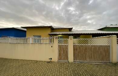 Imagem: A casa possui 2 Dormitórios, 2 Banheiros, 1 Vaga na garagem