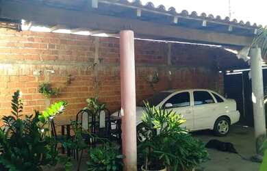 Imagem: A casa possui 2 Dormitórios, 1 Banheiro, 1 Vaga na garagem