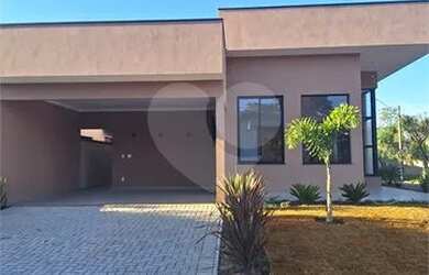 Imagem: A casa em condomínio possui 3 Dormitórios, 5 Banheiros, 2