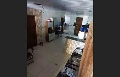 Imagem: A casa possui 4 Dormitórios, 4 Banheiros, 1 Vaga na garagem