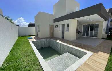 Imagem: A casa possui 3 Dormitórios, 3 Banheiros, 2 Vagas na garagem