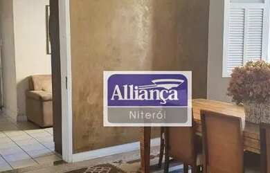 Imagem: A casa possui 3 Dormitórios, 2 Banheiros, 4 Vagas na garagem