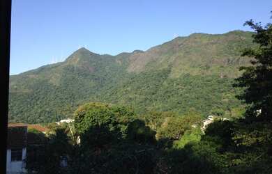 Imagem: A casa possui 4 Dormitórios, 4 Banheiros, 2 Vagas na garagem