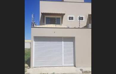 Imagem: A casa possui 2 Dormitórios, 3 Banheiros, 2 Vagas na garagem