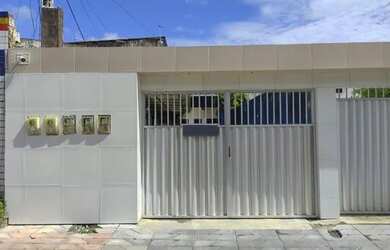 Imagem: A casa possui 2 Dormitórios, 2 Banheiros, 1 Vaga na garagem