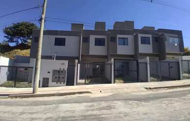 Imagem: A casa possui 2 Dormitórios, 3 Banheiros, 1 Vaga na garagem