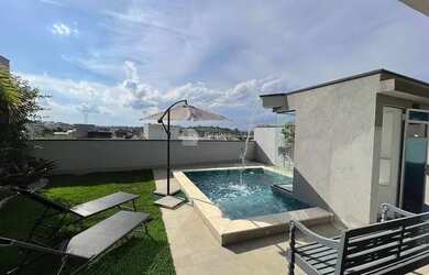 Imagem: A casa em condomínio possui 4 Dormitórios, 5 Banheiros, 340m²