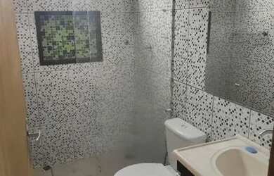 Imagem: A casa possui 1 Dormitório, 1 Banheiro, 1 Vaga na garagem e