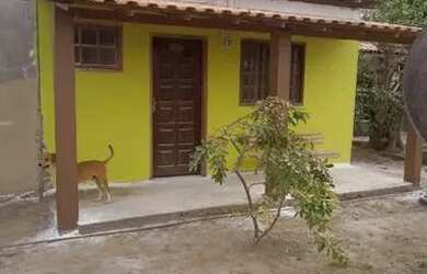 Imagem: A casa possui 1 Banheiro, 4 Vagas na garagem e está localizado