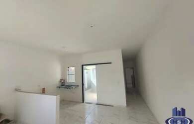 Imagem: A casa possui 2 Dormitórios, 1 Banheiro, 2 Vagas na garagem