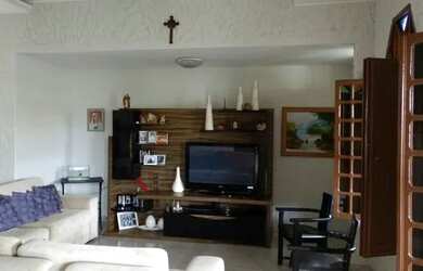 Imagem: A casa possui 2 Dormitórios, 1 Banheiro, 1 Vaga na garagem