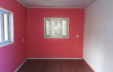 Imagem: A casa possui 2 Dormitórios, 1 Banheiro, 1 Vaga na garagem