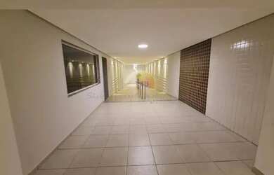 Imagem: O apartamento possui 3 Dormitórios, 1 Banheiro, 2 Vagas na