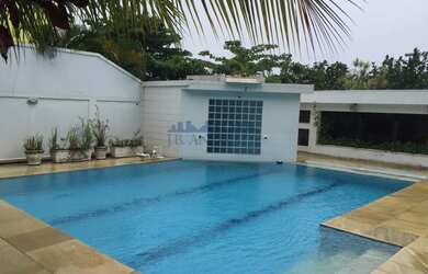 Imagem: A casa em condomínio possui 4 Dormitórios, 3 Banheiros, 4