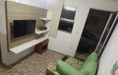 Imagem: A casa possui 1 Dormitório, 1 Banheiro, 1 Vaga na garagem