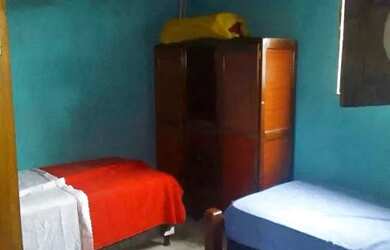 Imagem: A casa possui 3 Dormitórios, 1 Banheiro e está localizado