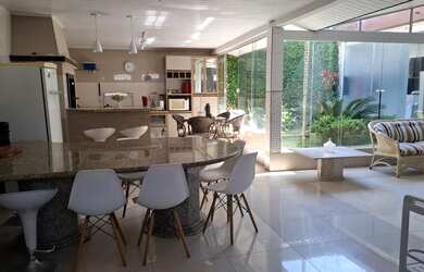 Imagem 12: Casa de veraneio. Churrasqueira, Acomodam 12 pessoas, 4 Vagas na garageme4...