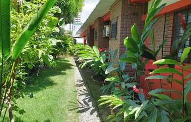 Imagem: A casa possui 4 Dormitórios, 5 Banheiros, 2 Vagas na garagem