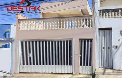 Imagem: A casa possui 2 Dormitórios, 3 Banheiros, 2 Vagas na garagem