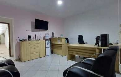 Imagem: O apartamento possui 3 Dormitórios, 1 Banheiro, 1 Vaga na garagem