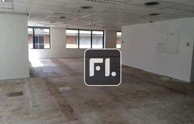 Imagem: O depósito possui 5 Vagas na garagem, 295-0m² de Área e está