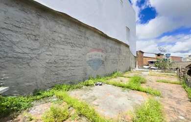 Imagem: O terreno possui 136m² de Área e está localizado em Cajueiro