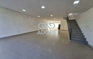 Imagem: O depósito possui 3 Vagas na garagem, 268m² de Área, Imóvel