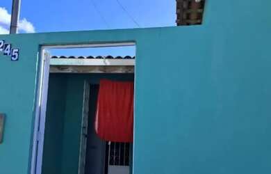 Imagem: A casa possui 4 Dormitórios, 1 Banheiro, 20m² de Área e