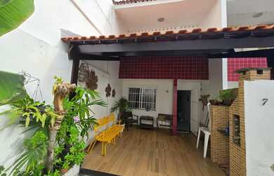 Imagem: A casa em condomínio possui 2 Dormitórios, 2 Banheiros, 2