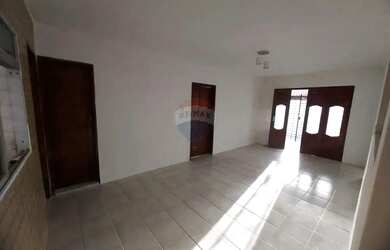 Imagem 5: Vende-se casa espaçosa em localização privilegiada