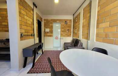 Imagem: A casa possui 1 Dormitório, 1 Banheiro, 1 Vaga na garagem