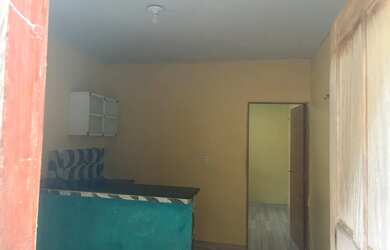 Imagem: A casa possui 1 Dormitório, 1 Banheiro, 1 Vaga na garagem e