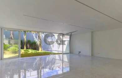 Imagem: A casa em condomínio possui 4 Dormitórios, 5 Banheiros, 4