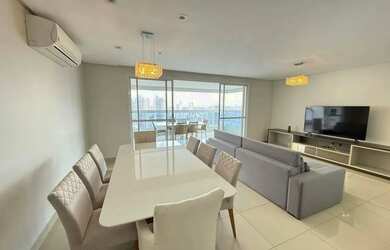 Imagem: O apartamento possui 5 Dormitórios, 5 Banheiros, 4 Vagas na