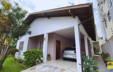 Imagem: A casa à venda possui 3 Dormitórios, 3 Banheiros, 2 Vagas