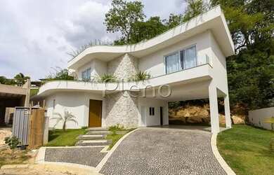 Imagem: A casa em condomínio possui 4 Dormitórios, 2 Banheiros, 4