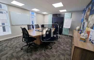 Imagem: O depósito possui 2 Vagas na garagem, 250m² de Área e Imóvel