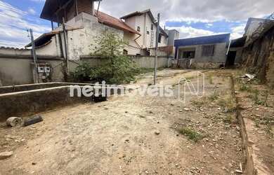 Imagem: A casa possui 5 Dormitórios, 2 Banheiros, 420m² de Área e