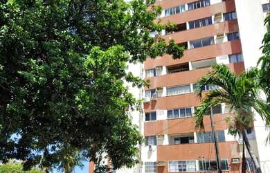 Imagem: O apartamento possui 3 Dormitórios, 5 Banheiros, 2 Vagas na