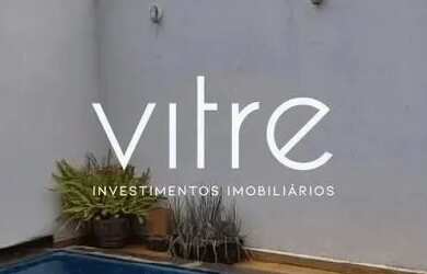 Imagem: A casa possui 3 Dormitórios, 3 Banheiros, 2 Vagas na garagem