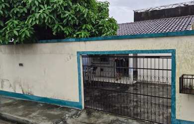 Imagem: A casa possui 2 Dormitórios, 1 Banheiro, 1 Vaga na garagem