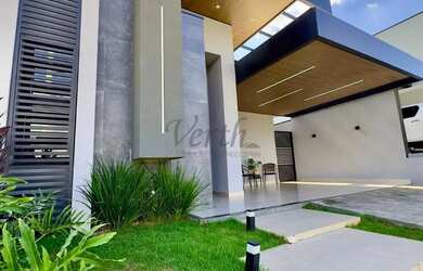 Imagem: A casa possui 3 Dormitórios, 2 Banheiros, 2 Vagas na garagem