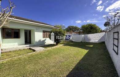 Imagem: A casa possui 2 Dormitórios, 2 Banheiros, 1 Vaga na garagem