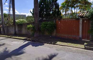 Imagem: A casa possui 5 Dormitórios, 5 Banheiros, 5 Vagas na garagem