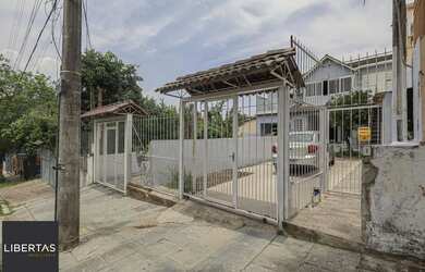 Imagem: A casa à venda possui 4 Dormitórios, 5 Banheiros, 3 Vagas