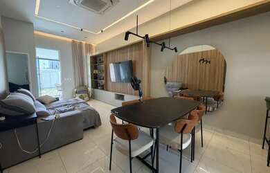 Imagem: A casa possui 3 Dormitórios, 3 Banheiros, 2 Vagas na garagem