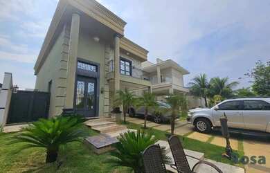 Imagem: A casa possui 3 Dormitórios, 5 Banheiros, 4 Vagas na garagem