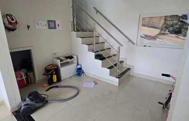 Imagem: A casa possui 2 Dormitórios, 2 Banheiros, 2 Vagas na garagem