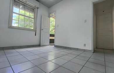 Imagem: A casa possui 2 Dormitórios, 1 Banheiro, 80m² de Área e