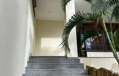 Imagem: A casa possui 4 Dormitórios, 3 Banheiros, 2 Vagas na garagem